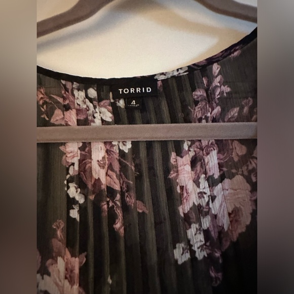 Torrid floral top - Picture 3 of 3
